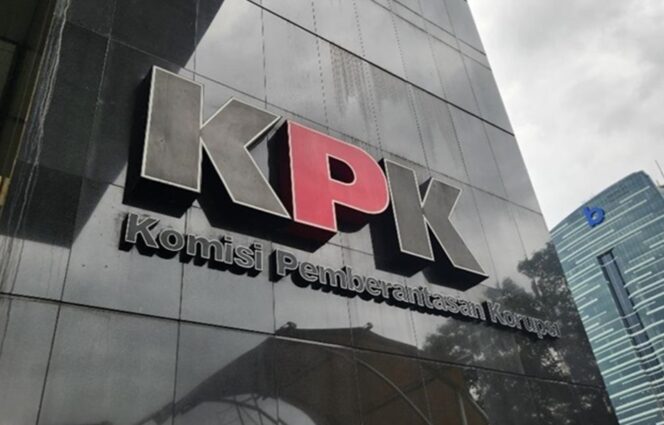 
					Pasca OTT Bupati Koltim, KPK Segel Ruang Kerja Pejabat Kemenkes Terkait Kasus RSUD di Koltim