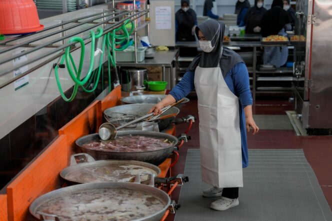 
					Pemerintah Pastikan Anggaran MBG 2026 Senilai Rp300 Triliun