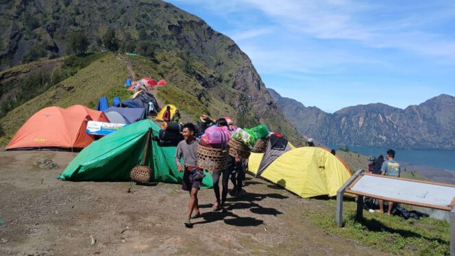 
					Hari Pertama Dibuka, Gunung Rinjani Diserbu Pendaki Mancanegara