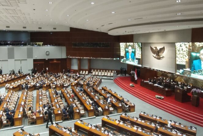 
					Kabar Gaji DPR Naik Dibantah, Lantas Berapa Take Home Pay-nya?