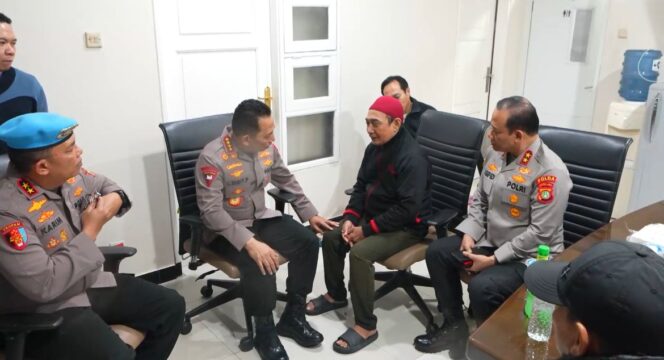 
					Kapolri Minta Maaf ke Keluarga Besar Ojol-Masyarakat