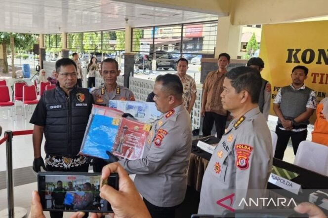 
					Polda Sultra kejar tersangka lain kasus korupsi kapal pesiar Azzimut
