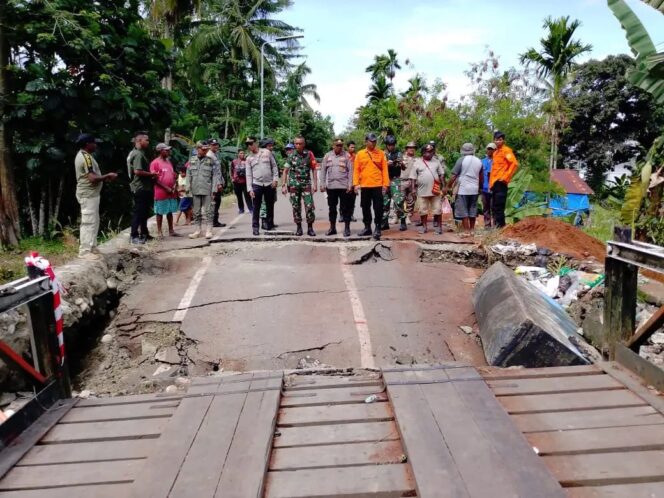 
					Guncangan Kuat Gempa M6,6 Nabire
