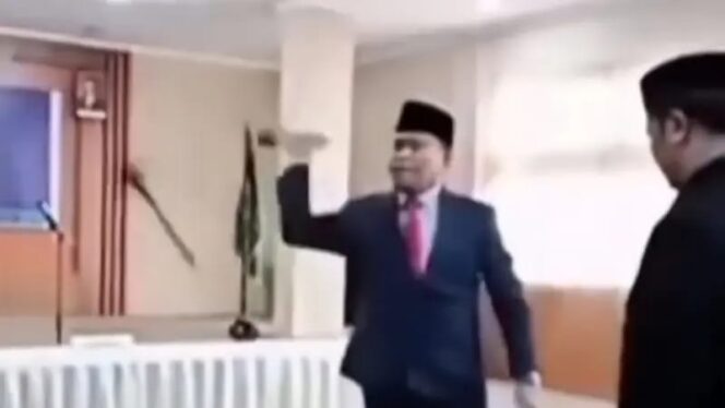 
					Viral Aksi Lempar Mikrofon Saat Lantik Pejabat, HMI Mataram Minta Kepala Kanwil Kemenag NTB Dicopot
