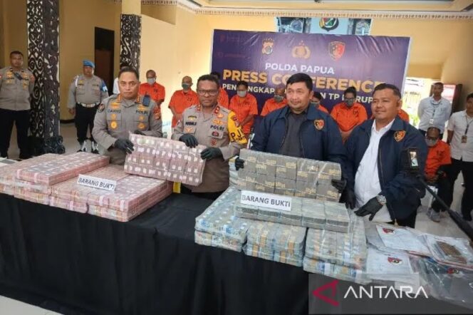 
					Skandal Korupsi Rp168 Miliar Dana Desa di Lanny Jaya, Polda Papua Tahan 9 Tersangka