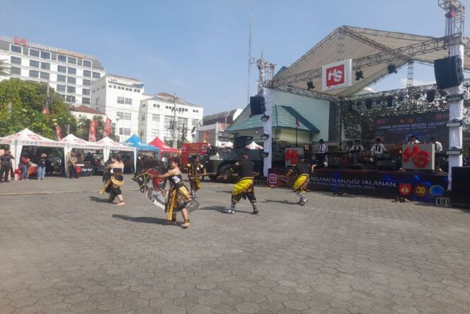
					Lomba Ngamen Musisi Jalanan Piala Panglima TNI