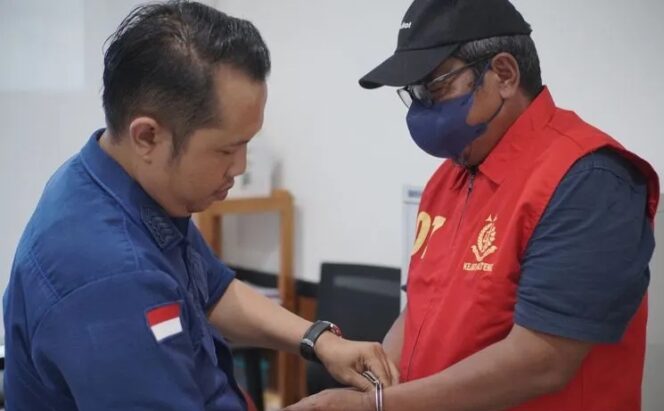 
					Dugaan korupsi internet Rp1,5 miliar, Kadis Kominfo Seruyan ditangkap Kejati Kalteng