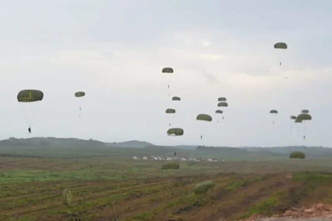 
					Latihan gabungan TNI di Bangka Belitung untuk perkuat pertahanan negara dan tindak praktik tambang ilegal