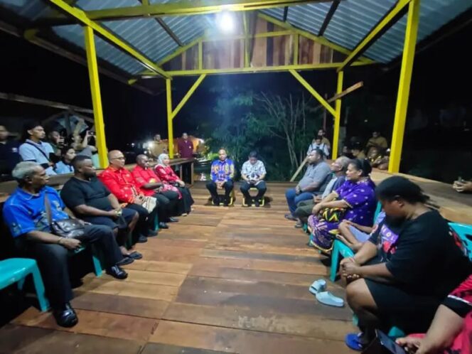 
					Kematian ibu dan bayi di kandungan, Gubernur Mathius Derek Fakhiri: Inilah bobrok pelayanan kesehatan di Papua