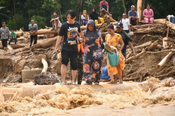 
					Data BNPB: Korban Jiwa Bencana Banjir Sumatera Bertambah Jadi 604 Orang