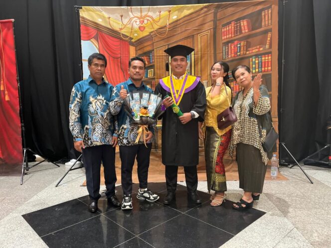 
					Kisah Inspiratif Wisudawan Uhamka 2025, Meraih Cita dalam Lintas Agama