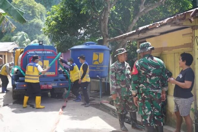 
					Kodam XIII/Merdeka salurkan air bersih di Pulau Siau