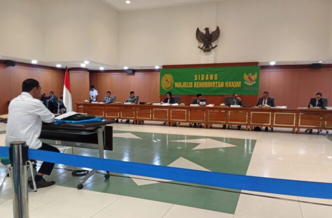 
					MA dan KY Berhentikan Hakim DD yang Telantarkan Anak