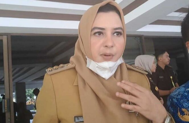 
					KPK Bawa Bupati Pekalongan Fadia Arafiq ke Gedung Merah Putih Usai OTT di Jateng