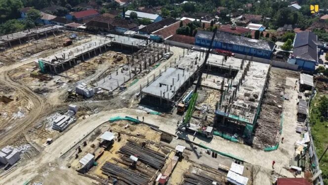 
					Pemerintah Percepat 104 Sekolah Rakyat, Jangkau 112 Ribu Anak Miskin Ekstrem