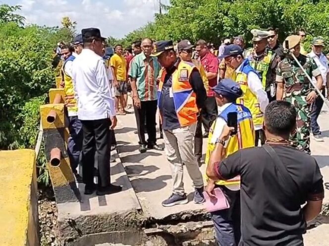 
					Jembatan Ambruk, Jalur Trans Timor Lumpuh Total