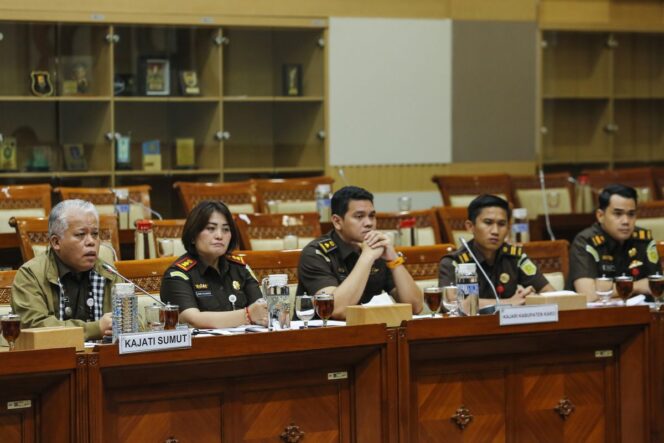 
					Kajari Karo dan Dua Anak Buahnya Diperiksa Kejagung Buntut Kasus Amsal Sitepu