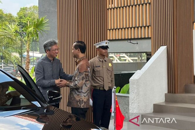 
					RI–China kerja sama pengentasan kemiskinan, adopsi industrialisasi