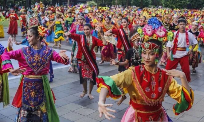 
					Pecahkan Rekor MURI, TMII Tampilkan 1.000 Penari dari 34 Provinsi