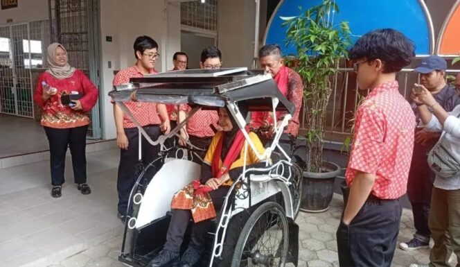 
					Siswa SMA Puhua School Purwokerto, Ciptakan Becak Listrik Energi Surya