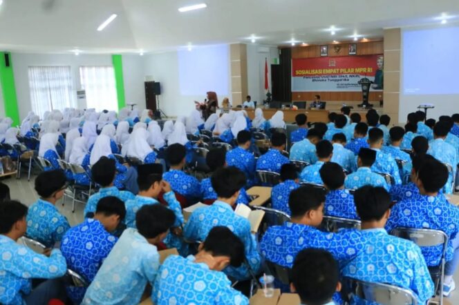 
					Tanamkan Nilai Kebangsaan Siswa, Sosialisasi 4 Pilar MPR RI Digelar di MAN 2 Mataram