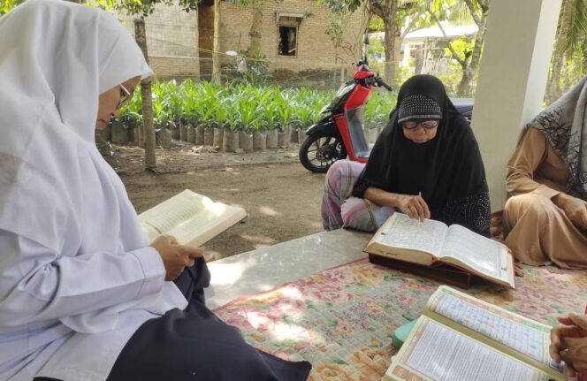 
					Kisah Penyuluh Agama Sipispis Dampingi Lansia Belajar Al-Qur’an
