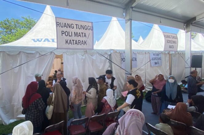 
					Jelang Puncak Waisak 2570 BE di Borobudur, Ribuan Warga Dapat Layanan Pengobatan dan Kacamata Gratis