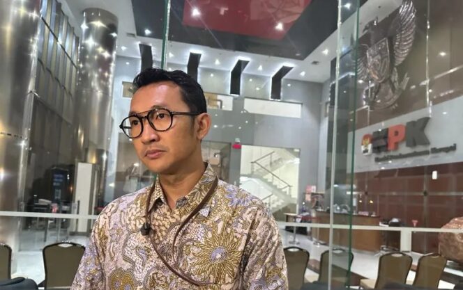 
					KPK umumkan identitas tersangka kasus korupsi Gedung Pemkab Lamongan