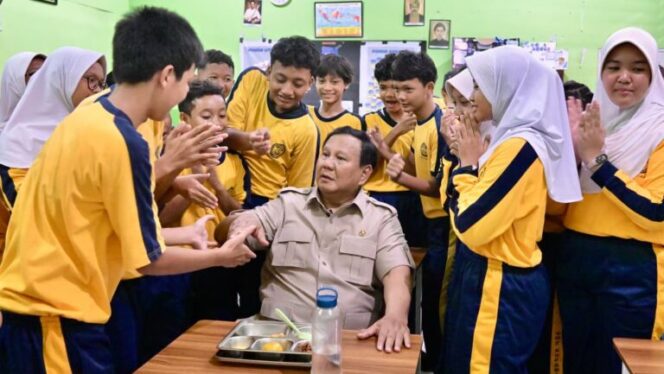 
					Dari Ruang Kelas SMPN 111 Jakarta, Cita-Cita Besar Menggema di Hadapan Presiden Prabowo