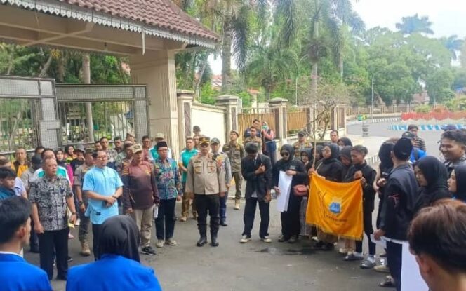 
					Mahasiswa di Bondowoso Tuntut Janji Politik Bebas PBB untuk Warga Miskin Ekstrem