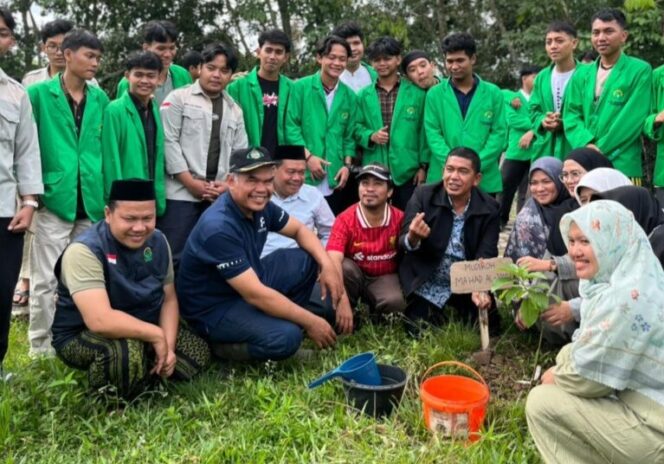 
					Dari Ma’had untuk Bumi, 74 Pohon Ditumbuhkan Mahasantri UIN Syahada dalam Semangat Green Campus