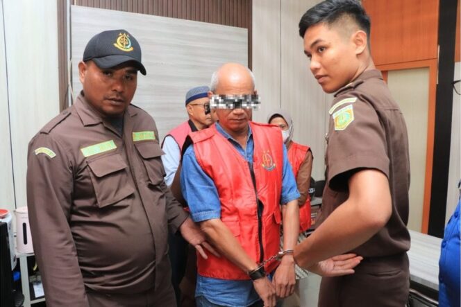 
					Mantan Kadis PUPR Maluku Dijebloskan ke Sel Tahanan, Buntut Kasus Dugaan Korupsi Jalan