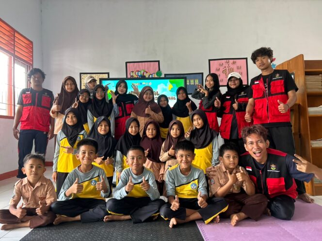 
					Kurangi Ketergantungan Gawai, KKN Unhas Edukasi Siswa SD Permainan Tradisional di Bone