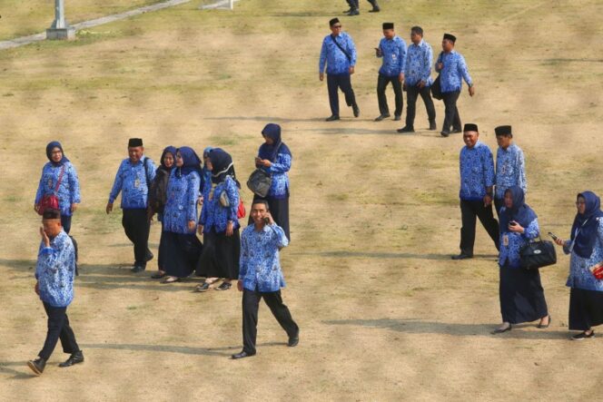
					DPR Gerah PNS Dapat Pensiun Seumur Hidup, Kerja Enggak Seberapa