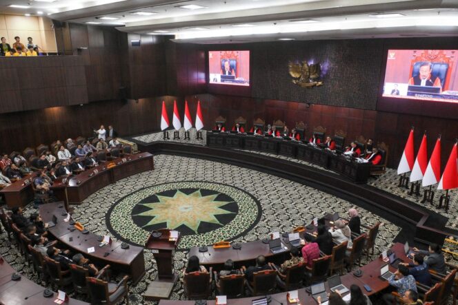 
					Hakim MK Sentil Maskapai Berlindung dengan “Alasan Operasional”, Minta Penyebab Delay Dibuka Transparan