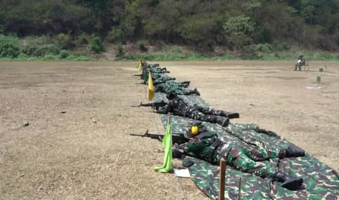 
					Aksi Memukau Para Srikandi TNI AD: Tiarap dan Membidik Jarak 100 Meter