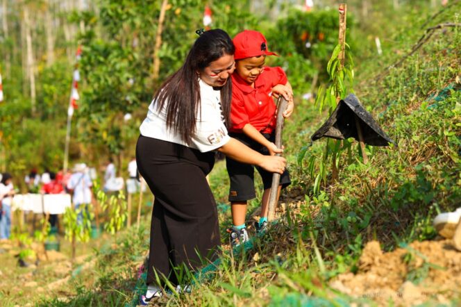 
					Peringati HUT ke-81 RI, Otorita IKN Tanam 1.708 Pohon dan Ukir Rekor MURI di Nusantara