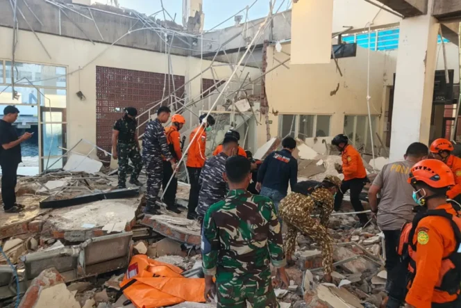 
					BNPB: 14 Orang Meninggal Dunia Akibat Gempa M7,7 di NTT