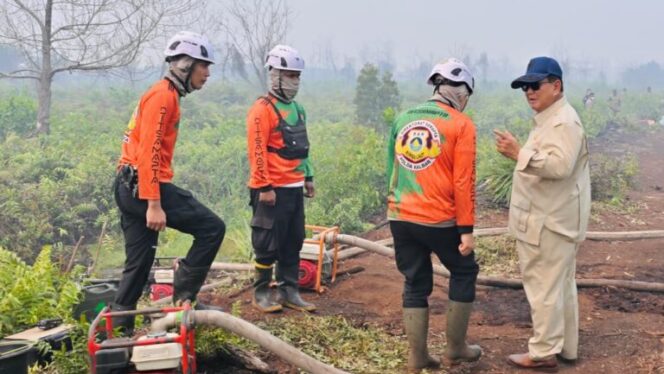 
					Presiden Prabowo Susuri Lahan Terbakar di Kubu Raya, Pastikan Penanganan Karhutla Berjalan Optimal