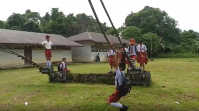 
					Terisolir Jalan Rusak, Jumlah Siswa SDN Sanawuyu Menyusut Drastis