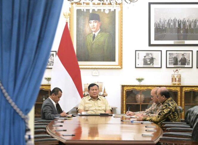
					Presiden Prabowo Instruksikan Transformasi Menyeluruh PLN, Fokus Efisiensi dan Percepat Energi Surya 100 GW