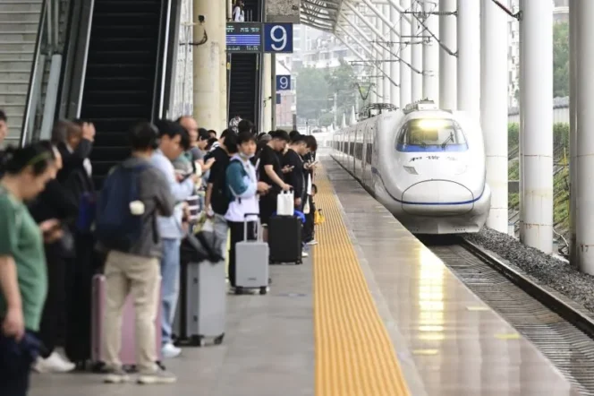 
					Perjalanan Penumpang Kereta di Tiongkok Catat Rekor Harian Tertinggi