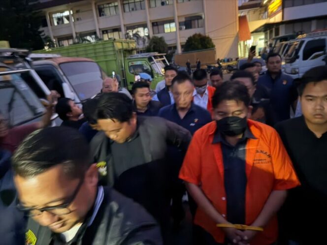 
					Polisi Tahan Eks Kadis dan Eks Kabid Kominfo Sulut Terkait Dugaan Korupsi Kerja Sama Media Rp7,5 Miliar