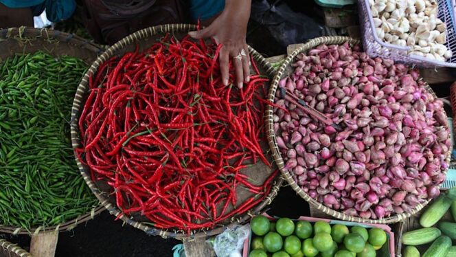 
					Harga Pangan Hari Ini 12 Oktober: Beras Naik, Cabai Melonjak